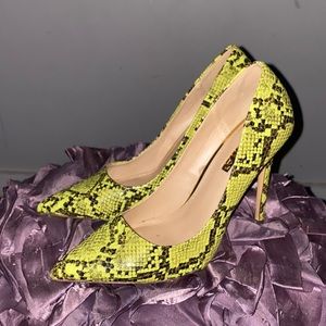 Neon green snake print heels, Size 10 but can fit size 8.5 as well.